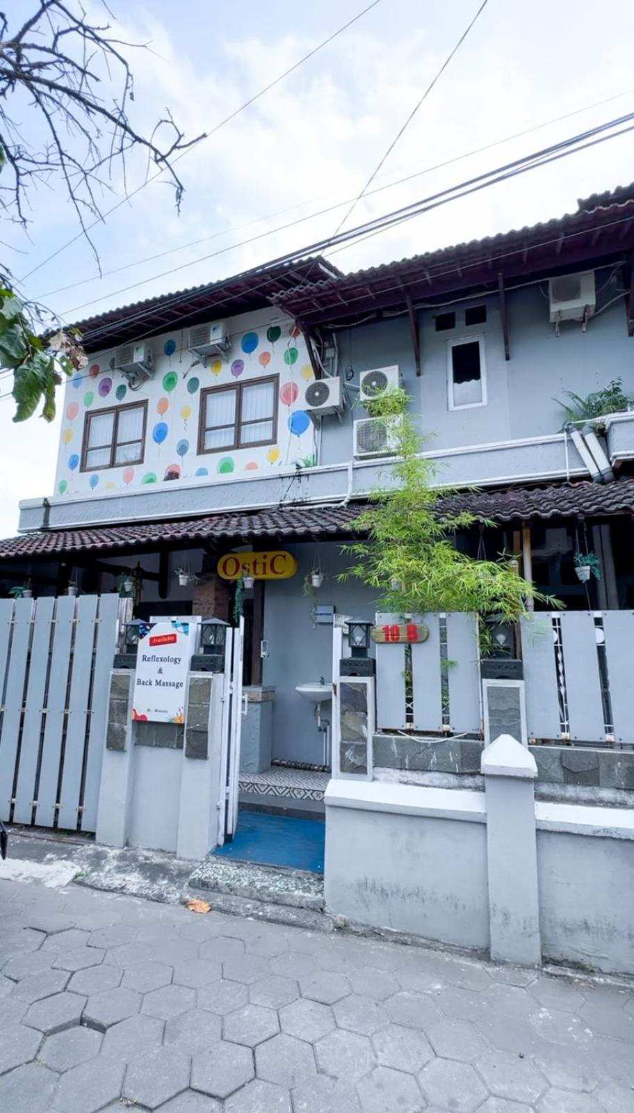 Ostic House Hostel Yogyakarta Exterior photo