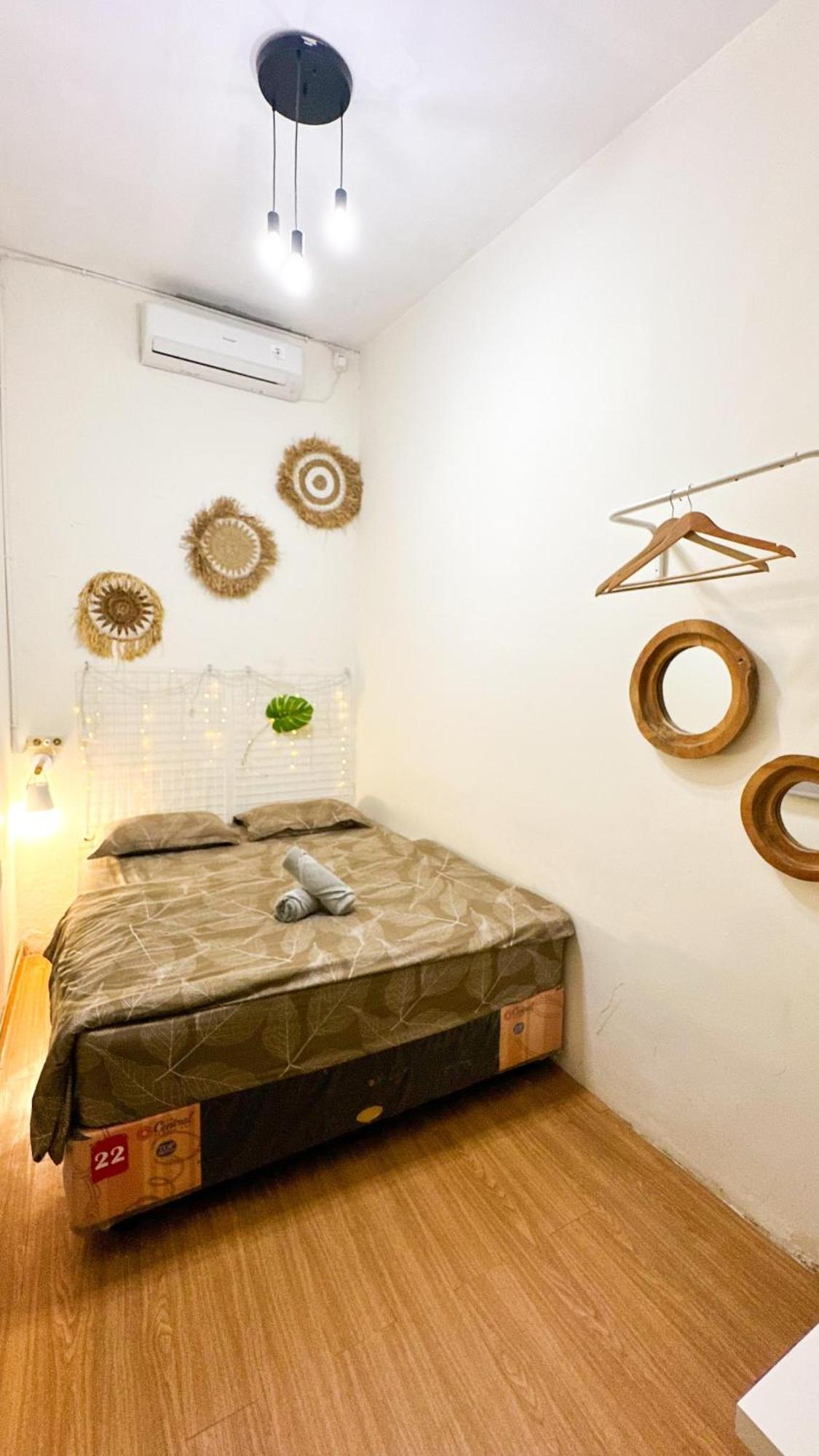 Ostic House Hostel Yogyakarta Exterior photo
