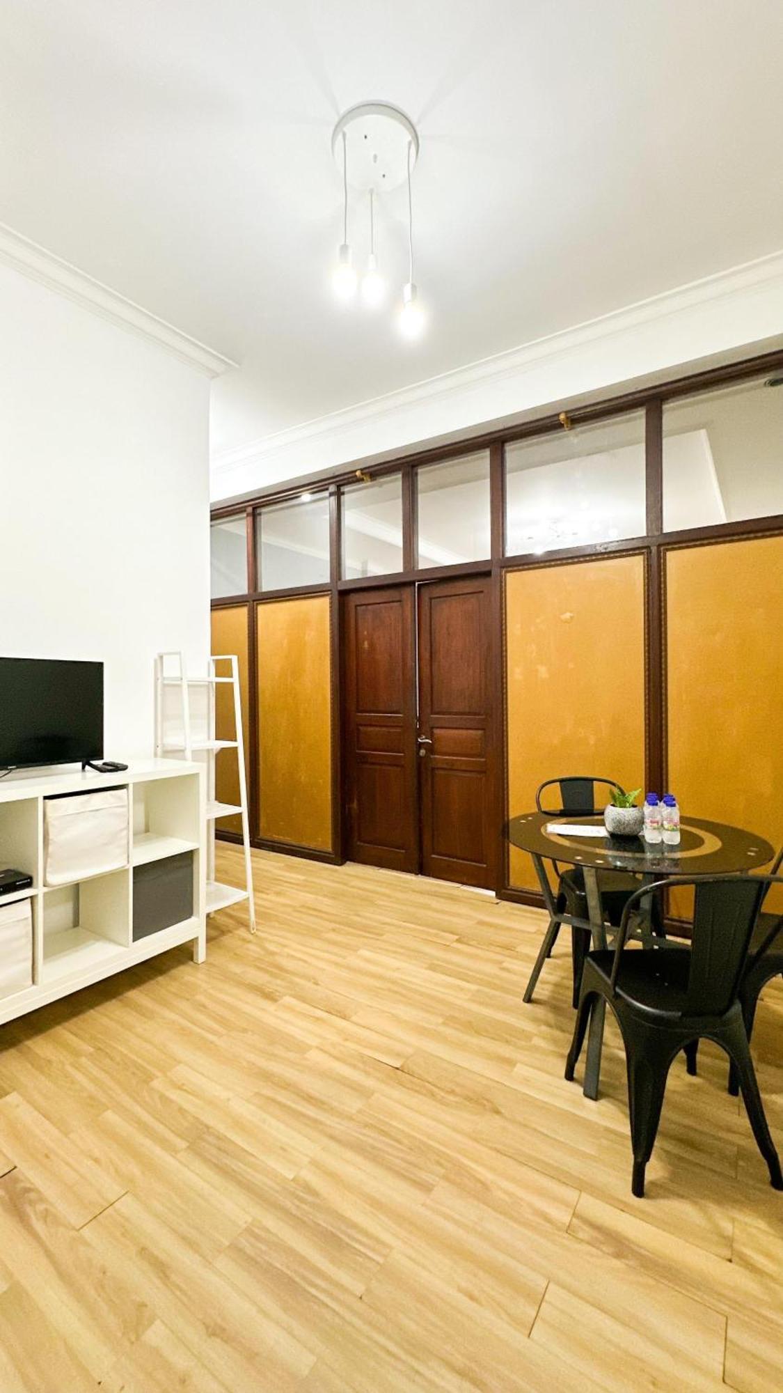 Ostic House Hostel Yogyakarta Exterior photo